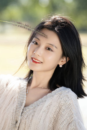 美女被咬小小头了