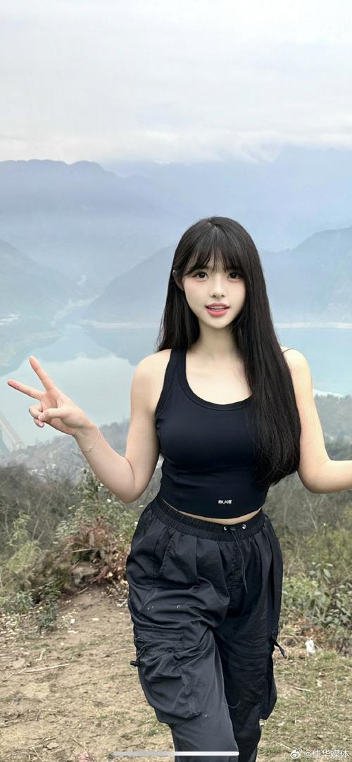 阿拉善一女战七男